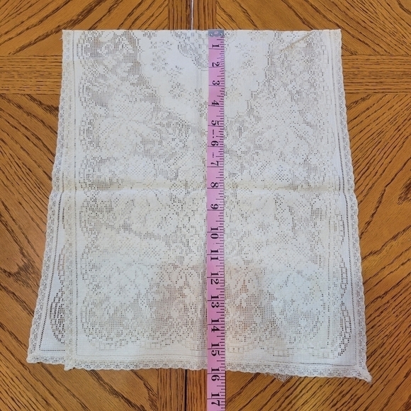 Bundle of Miscellaneous Vintage Linens & Lace - Picture 12 of 12